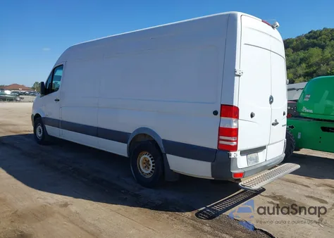 2015 Mercedes-Benz Sprinter 2500 High Roof из США, поврежденный, VIN WD3PE8DB8FP124943